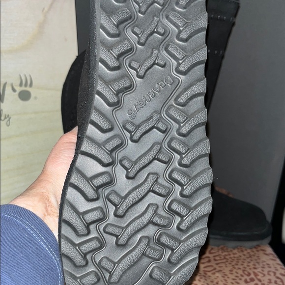 BearPaw Women's Suede Black Winter Boots - Picture 6 of 10